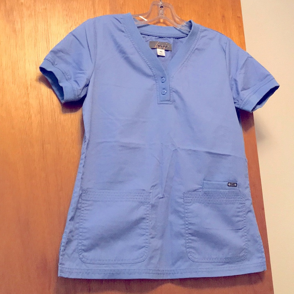 Koi Scrub Top NWOT